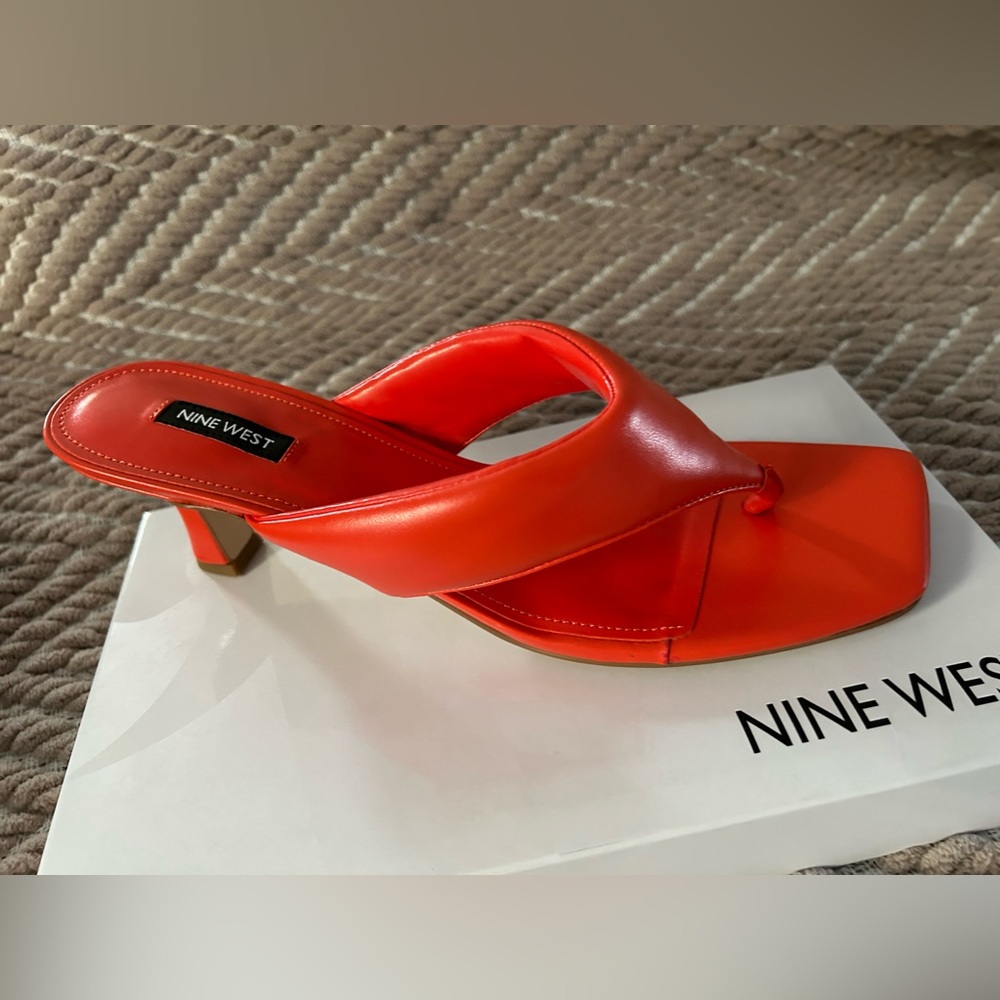 Nine West oversized orange padded thong NWT